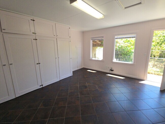 Building Photo - 4BD/2BA Eureka home close to schools, medical services