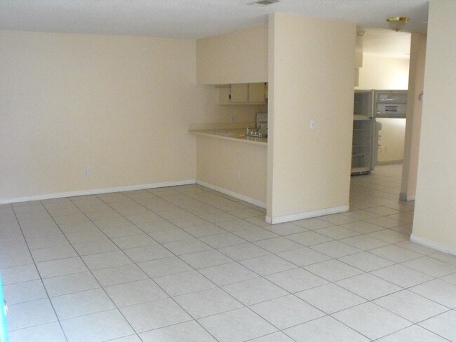 Building Photo - All Tile Patio Home, Minutes Away From UCF, Technology Park, & the E/W Expressway