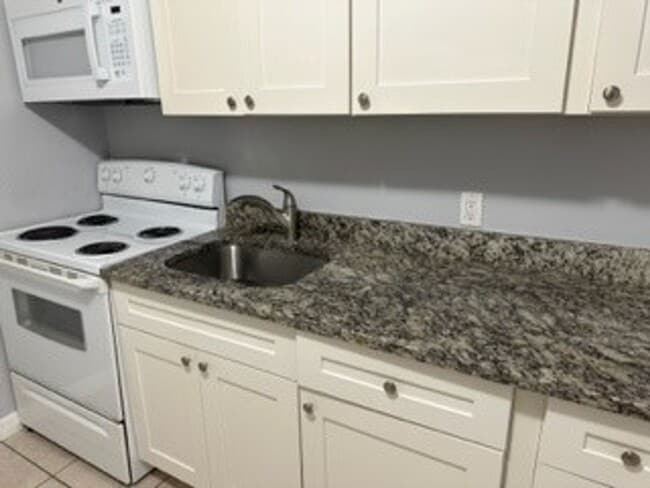 Building Photo - Atlantic 1016 Douglas