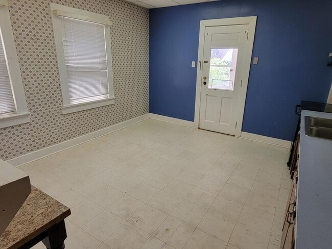 Building Photo - 1053 Highland Ave