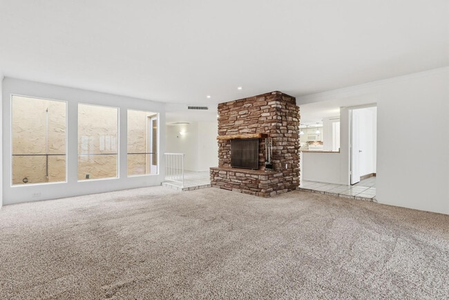 Building Photo - 7814 E MacKenzie Dr