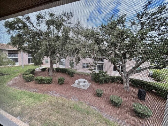 Building Photo - 4826 Myrtle Oak Dr