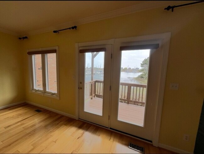 Building Photo - 367 Mainsail Dr