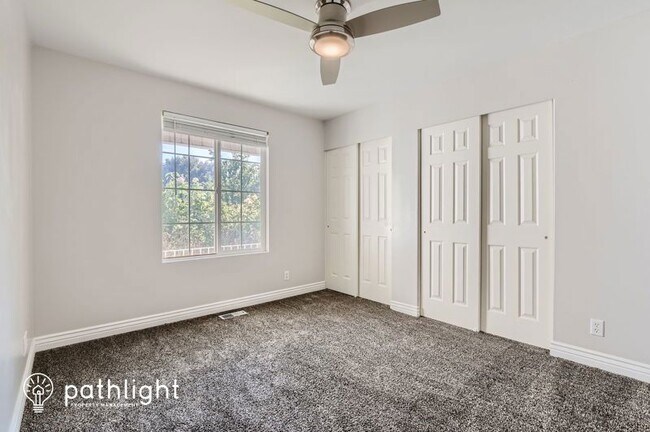 Building Photo - 193 1375 N