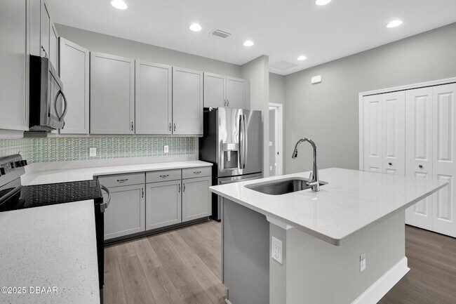 Building Photo - 906 Coral Reef Way