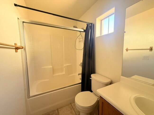 Building Photo - Cul-de-Sac Living | 3 Bed + Bonus Room | Pool + Greenbelt Views