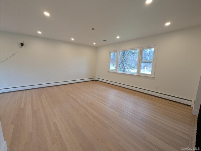 Building Photo - 727 NY-302