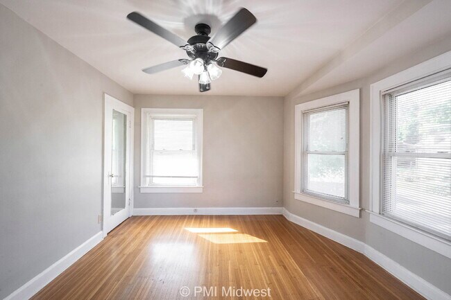 Building Photo - "Charming 3 Bedroom with Hardwood Floors i...
