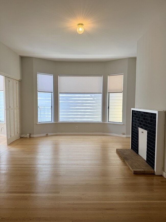 Building Photo - 1717 Jones St