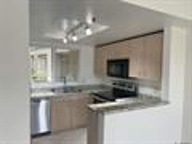 Building Photo - Ground Floor Condo in the heart of Hillcrest