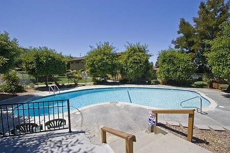 Building Photo - 22842 Vermont St