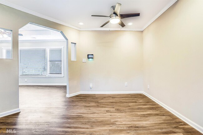 Building Photo - 2188 Glendale Dr