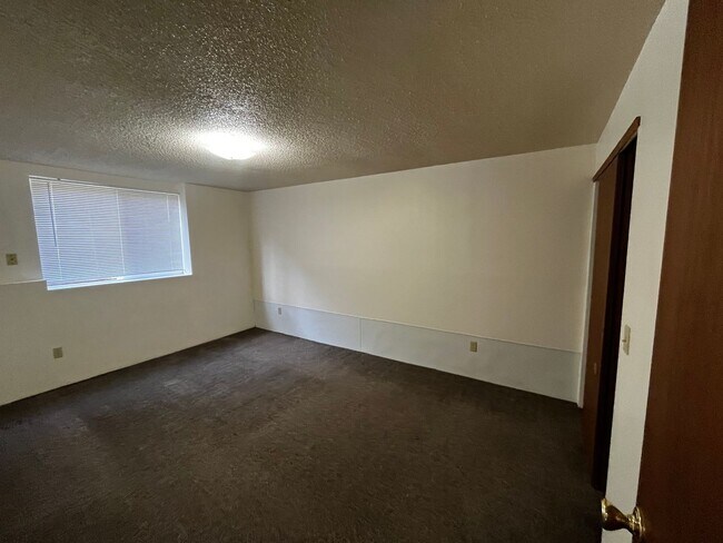 Building Photo - 1110 Shorewood Dr