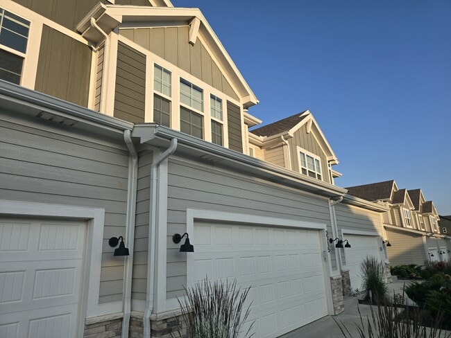 Primary Photo - 3713 SW Walsh Dr