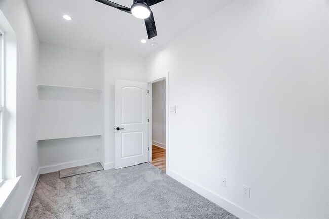 Building Photo - 7903 Sunnyhill St