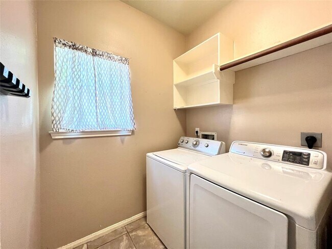 Building Photo - 22847 Red River Dr