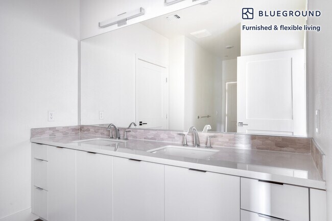Building Photo - 3578 Rambla Pl