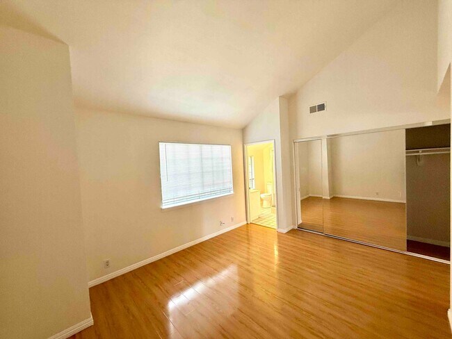 Building Photo - Gated Community - Updated Harbor City Townhome - 3 bed / 2.5 bath