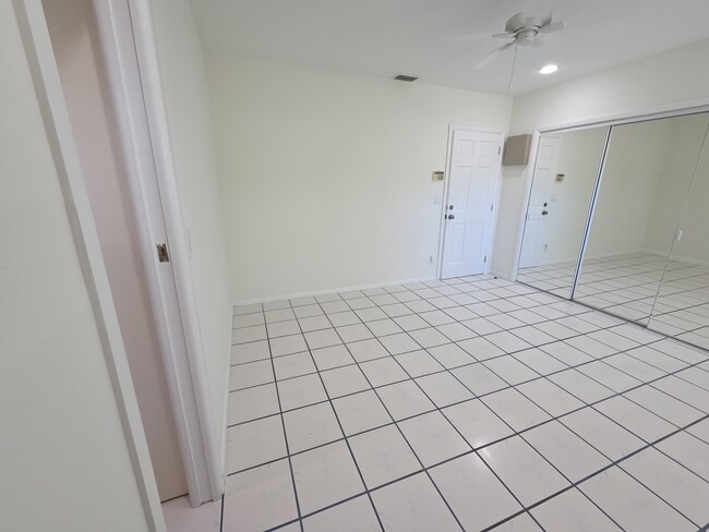 Building Photo - 1008 Macy St