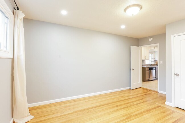 Building Photo - Beautiful 3 Bedroom Home In Millsmont!