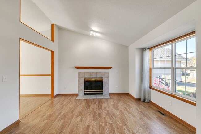 Building Photo - 1008 Oak St