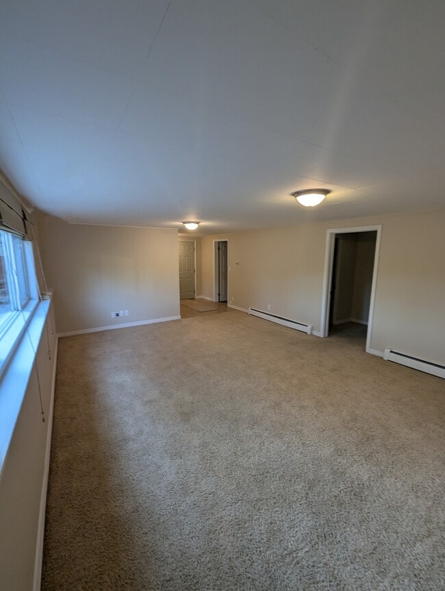 Building Photo - 2302 Garland Dr