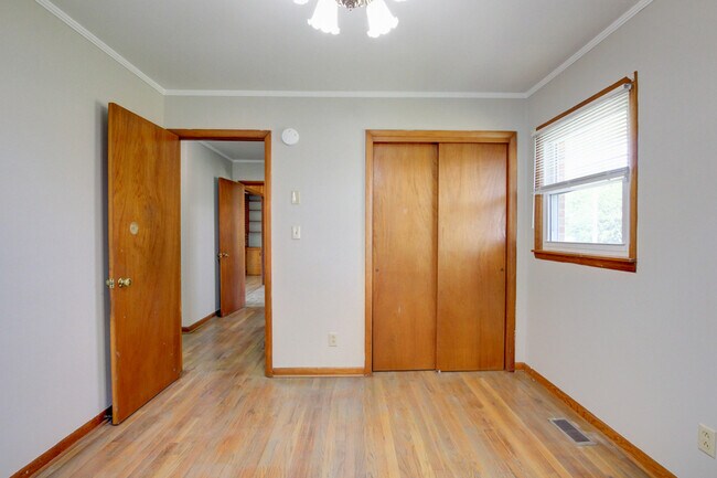 Building Photo - 104 W McReynolds Dr