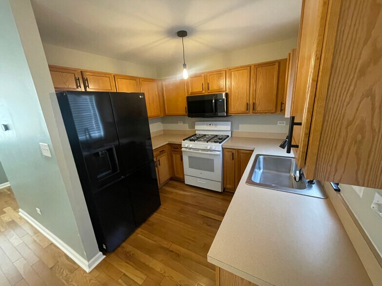 Building Photo - 3510 Meadow Lily Dr