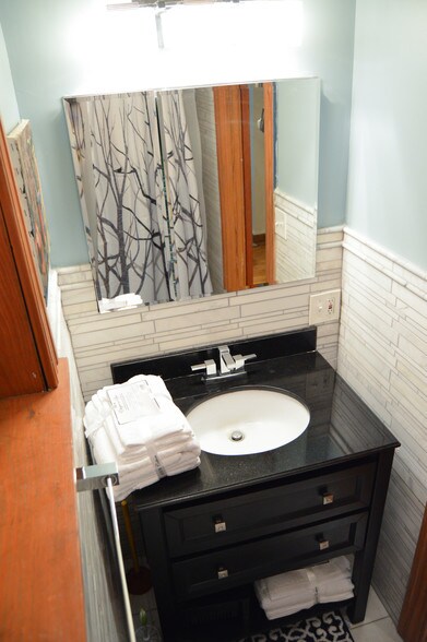 Bathroom - 1930 Bank St