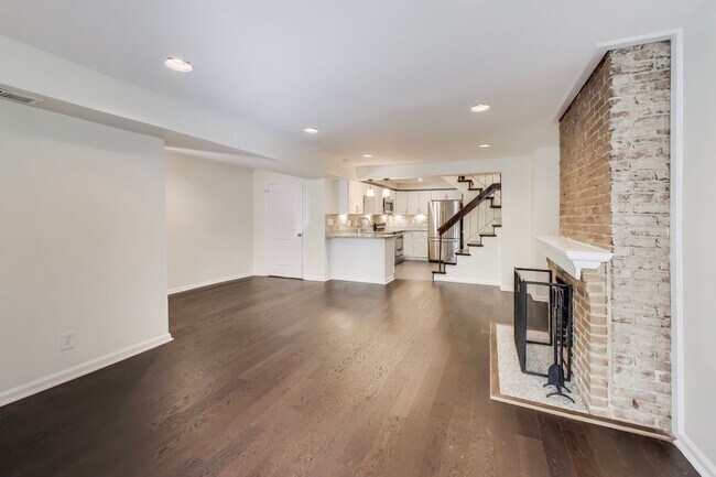 Building Photo - Peaceful 2BD/2BA - Two Level Condo in the Heart of Dupont Circle!