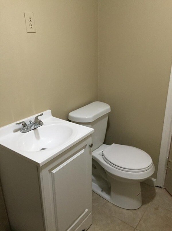 Building Photo - 1412 E 16th St