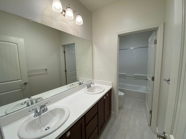 Building Photo - SUNNYVALE - executive townhome with amazin...