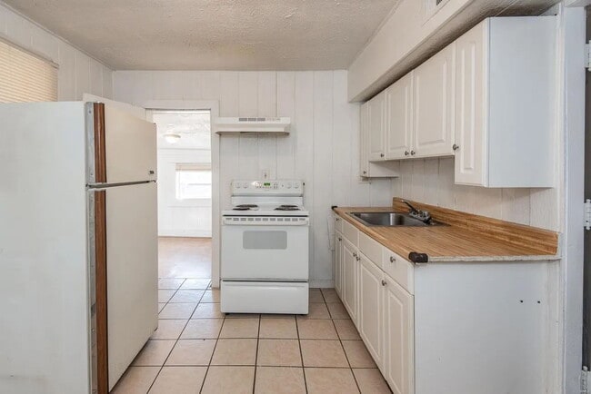Building Photo - Affordable 2-Bedroom House for Rent – St. ...