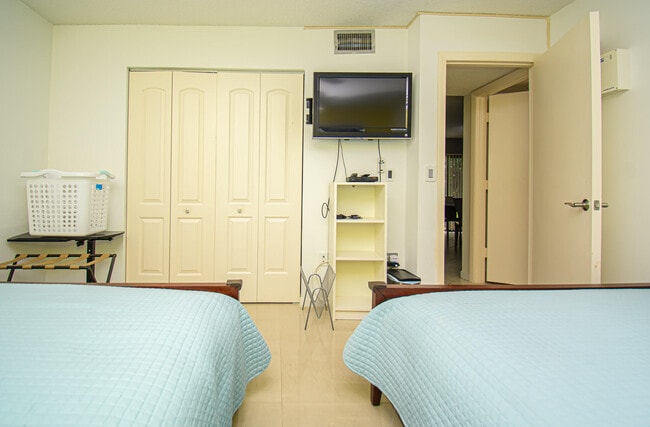 Building Photo - 8334 Cypress Ln