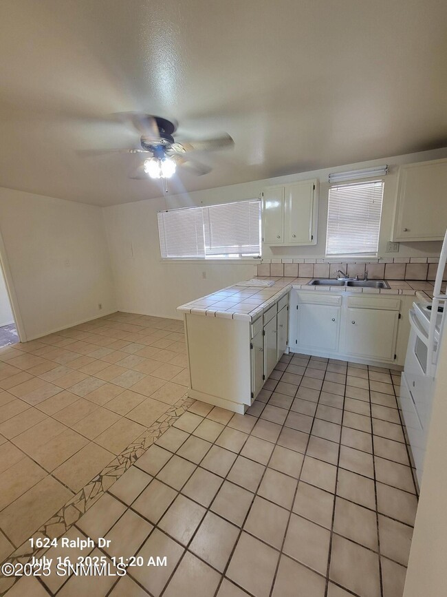 Building Photo - 1624 Ralph Dr