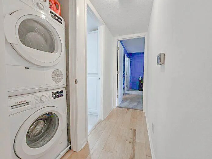 Building Photo - 9523 University Ave