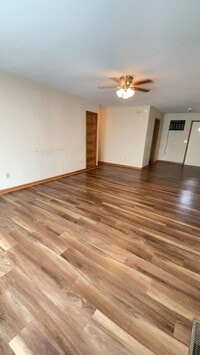 Building Photo - Spacious ranch style 1 bedroom, 1 bath apa...