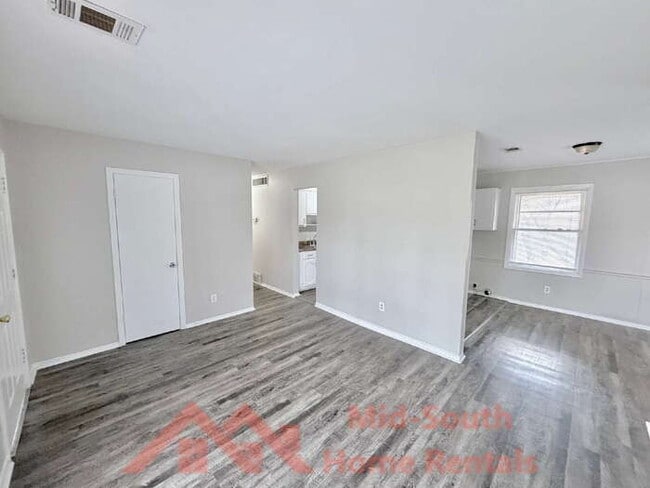 Building Photo - 1880 Willow Wood Ave