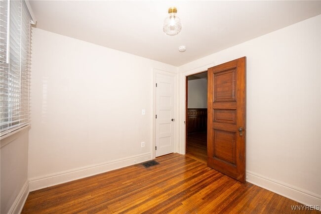 Building Photo - 933 Tifft St