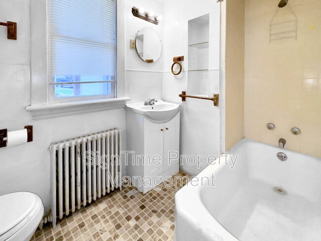 Building Photo - 825-827 Hamilton Boulevard - 827