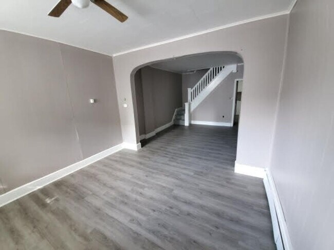 Building Photo - 419 E Elm St