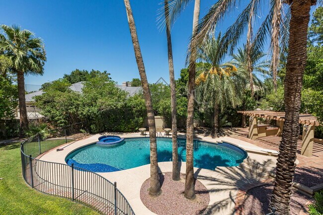 Building Photo - 49 Biltmore Estates Dr