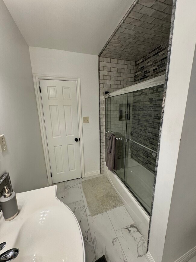 Building Photo - 1101 E Ocean Blvd