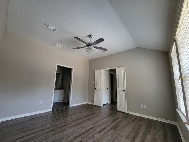 Building Photo - 77 Woodlily Pl