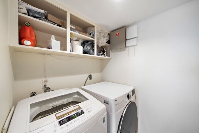 Building Photo - 3018 Baldwin St