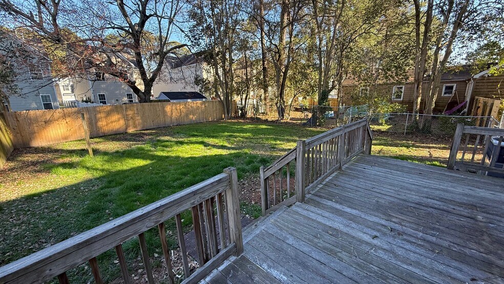 Building Photo - 122 N Fir Ave