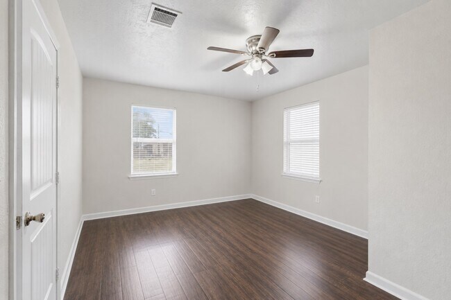 Building Photo - 515 Riggs St