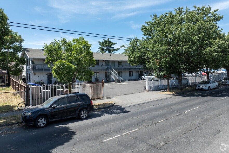 Primary - 1616 E Market St