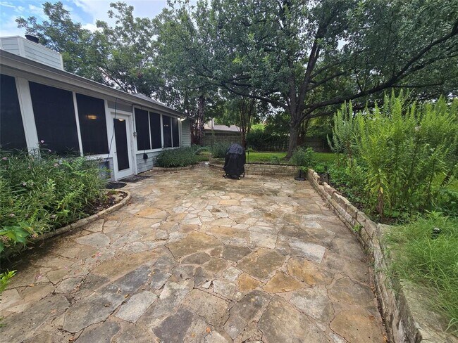 Building Photo - 13406 Briar Hollow Dr