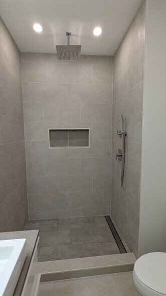 Building Photo - 628 Portland St